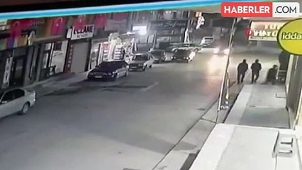 Akyurt'ta park halindeki araçlara çarpan sürücü kaçtı