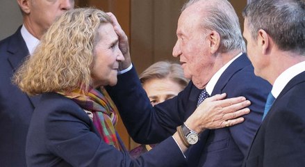 El peculiar saludo entre la infanta Elena y don Juan Carlos se hace viral en redes