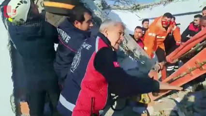 Yıkım sırasında kolonla duvar arasında sıkıştı