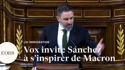 Скачать видео: Loi sur l’immigration : en Espagne, l’extrême droite salue le texte de Macron