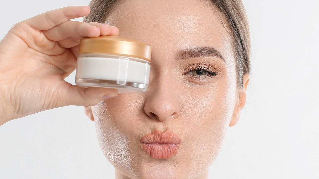 Social situations Americans avoid due to skin flare-ups