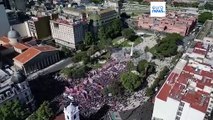 Buenos Aires, migliaia in piazza contro il mega-decreto di austerity del nuovo governo Milei