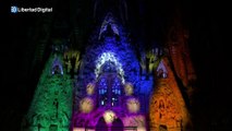 La Sagrada Familia de Barcelona se ilumina para la Navidad