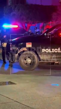 #Preliminar Derivado de una persecución policíaca, un joven que viajaba a bordo de una motocicleta terminó impactado contra un vehículo y fue detenido en calles de la colonia Jardines de Santa Isabel de Guadalajara #GuardiaNocturna