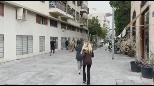 Medio Oriente, l'allarme aereo risuona a Tel Aviv durante un attacco missilisitico