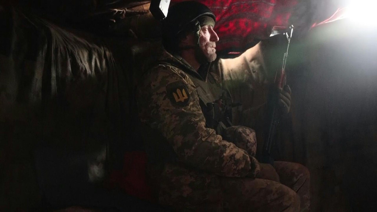 'Wir müssen standhaft bleiben': Im Schützengraben mit ukrainischen Soldaten
