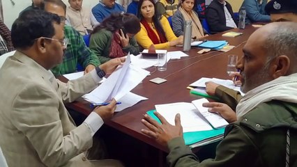 अधिकारी परिवादियों की समस्याओं का शीघ्र निस्तारण करें, चरागाह एवं सिवायचक भूमि से तत्काल अतिक्रमण हटाएं: जिला कलक्टर डॉ. ओमप्रकाश