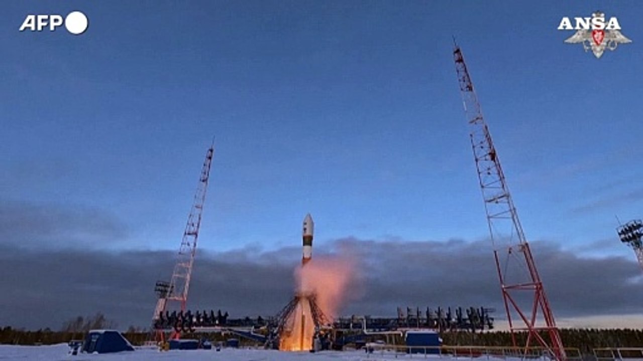 Russia, lanciato razzo vettore con un satellite militare