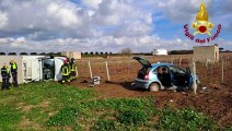 Puglia: donna intrappolata nell'auto dopo lo scontro contro un camion, l'incidente tra Francavilla e Sava