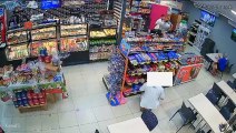 Ladrão furta 30 barras de chocolate em conveniência de BC
