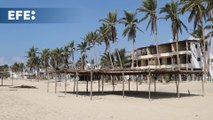 La tristeza por la escasez de turismo se apodera de los habitantes de las playas mexicanas