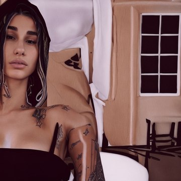 Hailey Bieber révèle son discret et mystérieux nouveau tatouage !
