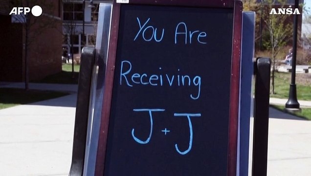 Buttate in Ue 215 milioni di dosi di vaccini anti Covid