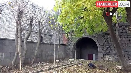 UNESCO mirasındaki 5 bin yıllık surlarda 41 yıllık tuğla yaması