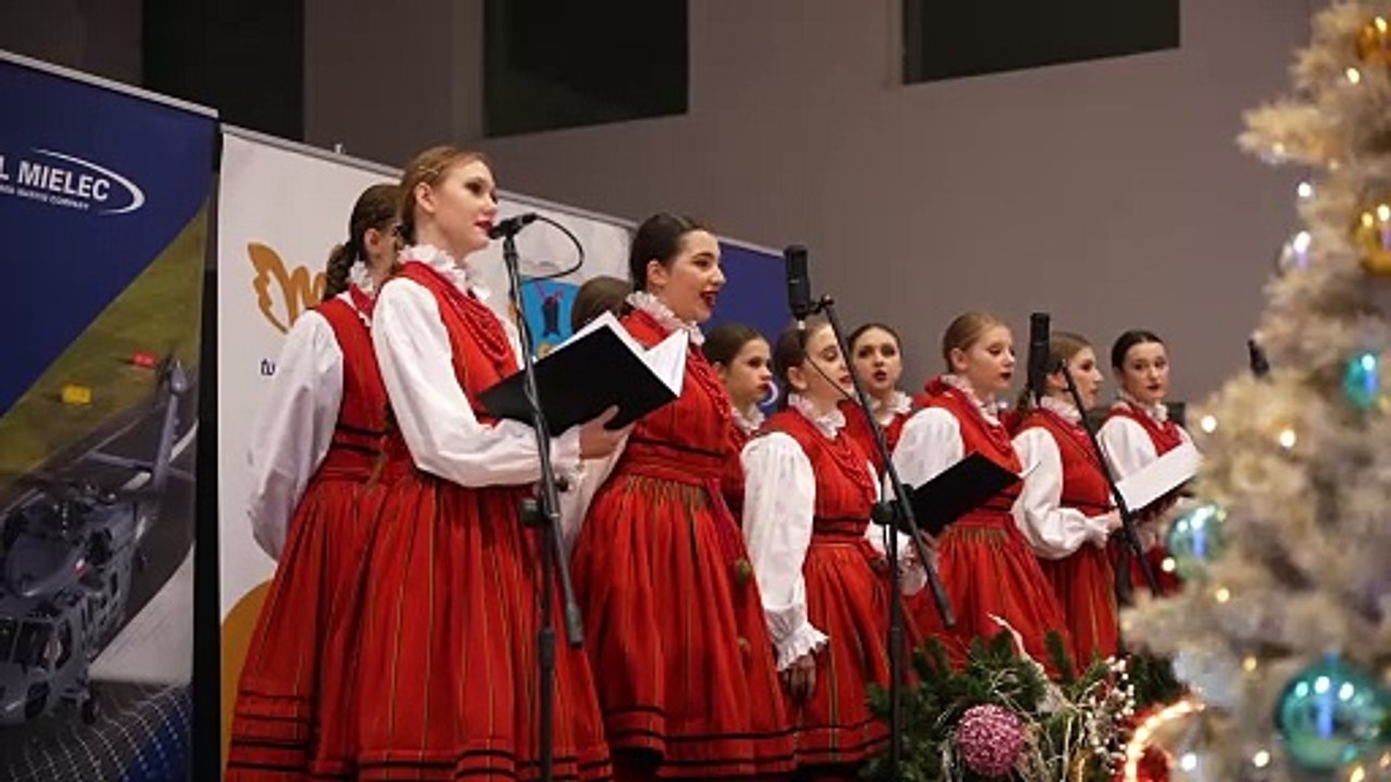 W Mielcu samotni i bezdomni wspólnie świętowali wigilię przy śpiewie pastorałek