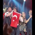 Reyting rekortmeni Kızıcık Şerbeti'nin yeni yıl partisine İzmir Marşı damgası!