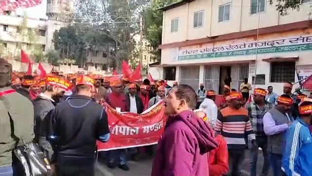 रेलवे एम्पलाइज यूनियन के नेतृत्व में दो दिवसी वार्षिक अधिवेशन की शुरुआत विशाल रैली के साथ हुई