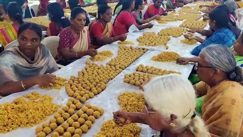 வைகுண்ட ஏகாதசி; திருப்பூரில் தடல்புடலாக நடைபெறும் லட்டு தயாரிக்கும் பணி - பக்தர்கள் மும்முரம்