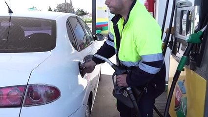 La gasolina despide 2023 marcando un nuevo mínimo anual