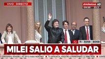Javier Milei salió al balcón de Casa Rosada junto a todo su Gabinete