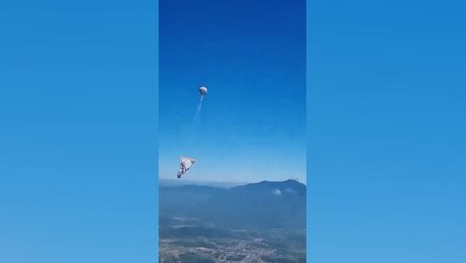 Hot air balloon comes dangerously close to airplane mid-flight