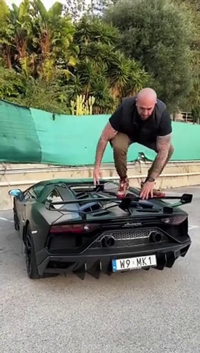 JE FRACASSE L’AILERON DE LA LAMBO