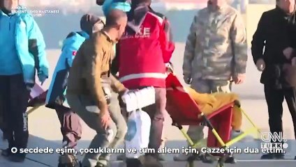 Gazzeli baba Türkiye'ye inince şükür secdesi yaptı