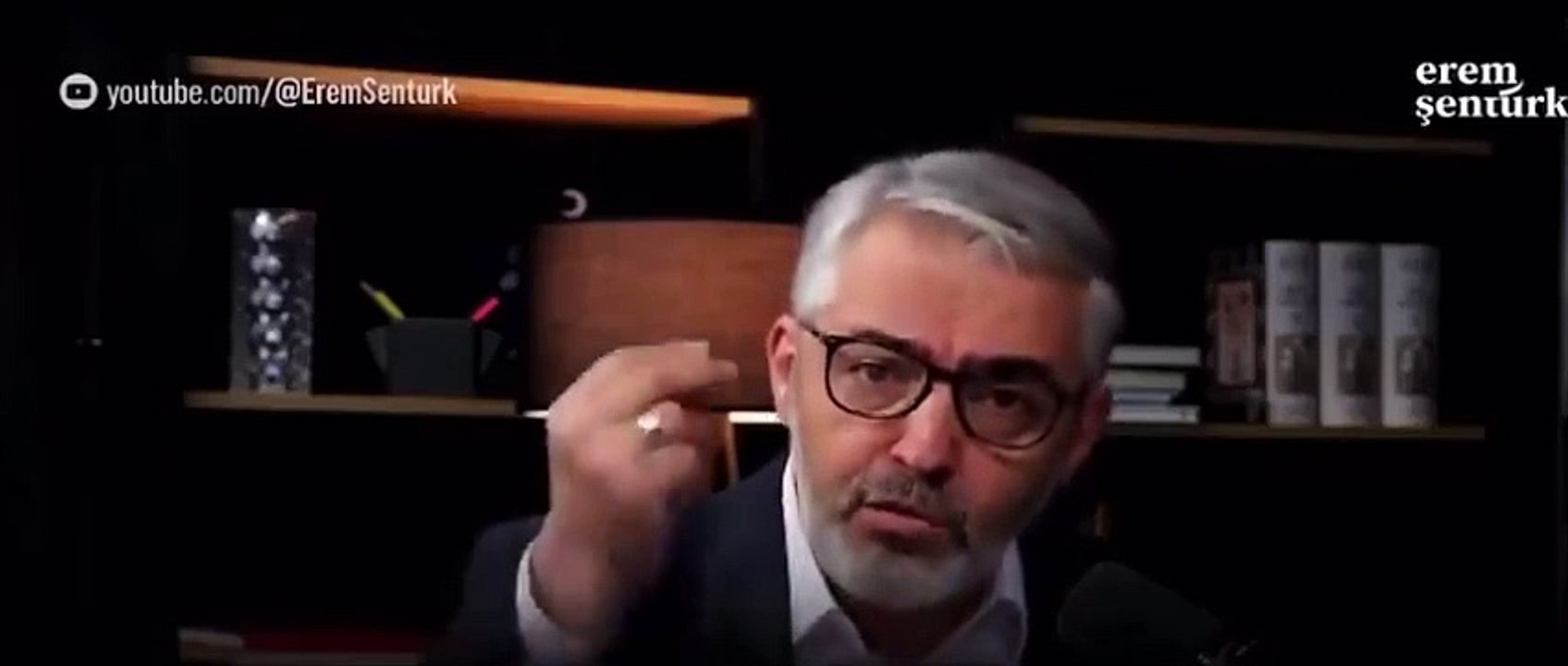 Erem Şentürk, Noel Baba'yı çocuk tecavüzcüsü ilan etti