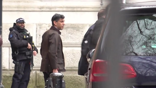 Rishi Sunak departs Downing Street for Christmas in Yorkshire