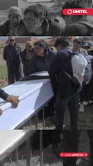Noe Mamani, el joven asesinado en Villa Ingenio, fue sepultado. Antes del entierro voltearon su ataúd boca abajo en tres oportunidades antes de enterrarlo, para que sus verdugos “sean castigados”