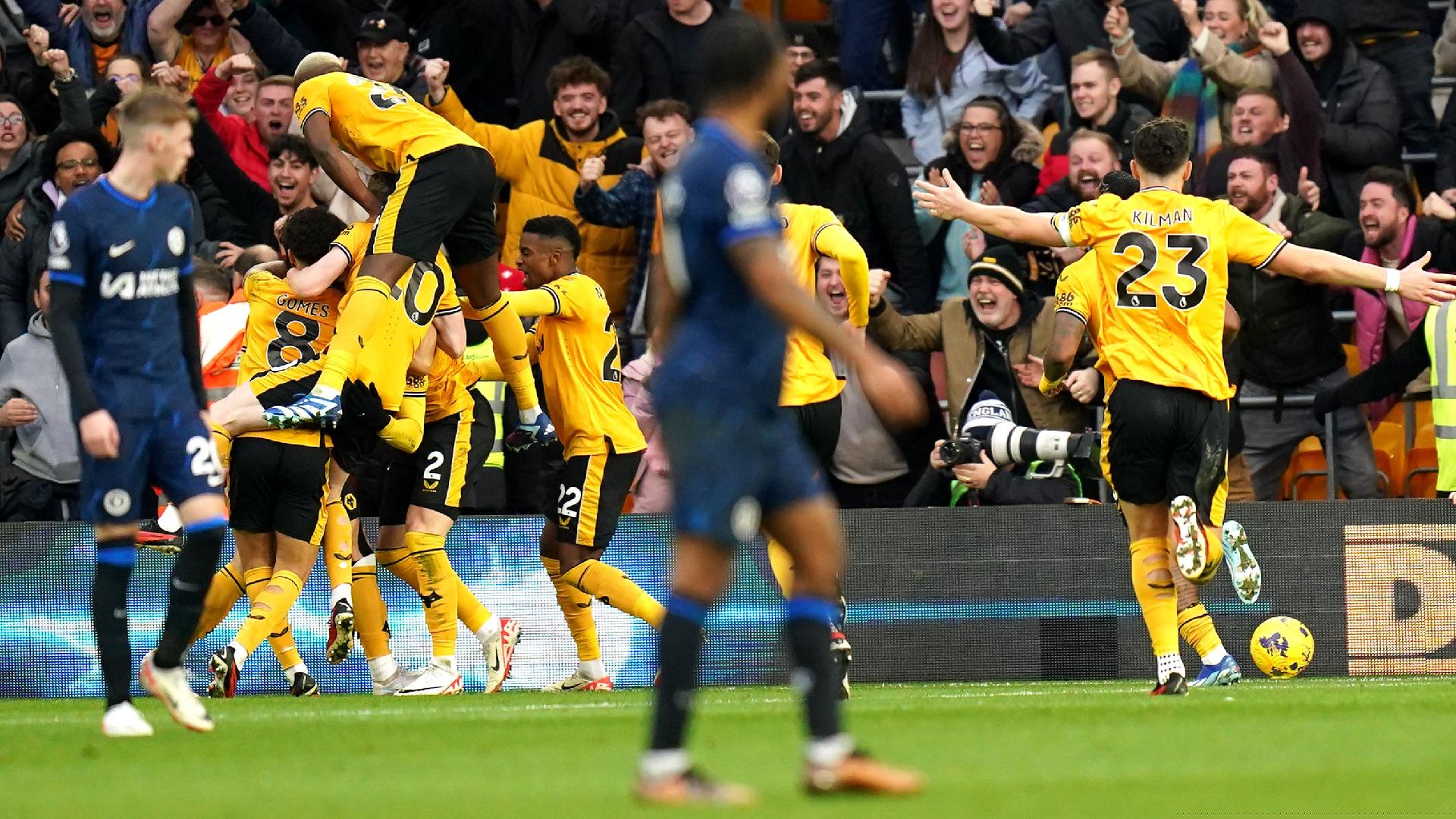 Pochettino unaware cameras are rolling during epic player agent rant
