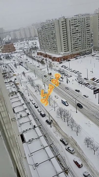 @"عاصفة فانيا تتسبب في اضطرابات في موسكو:ثلوج كثيفة تغطي موسكو مشاهد من قلب العاصفة"⛈️