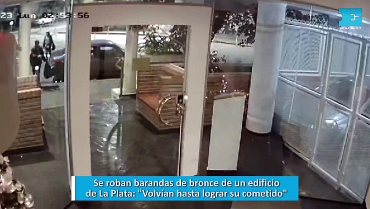 Se roban barandas de bronce de un edificio de La Plata: "Volvían hasta lograr su cometido"