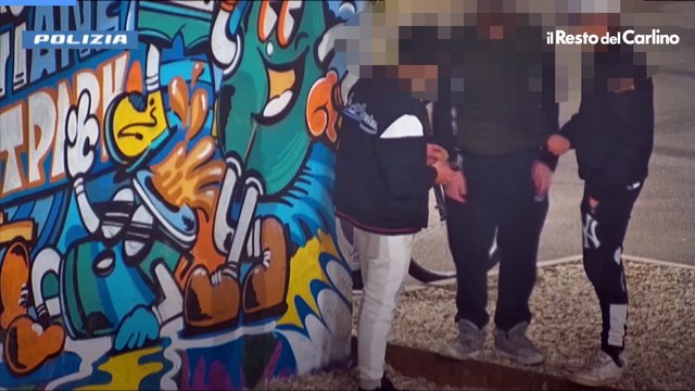 Droga allo skate park di Reggio Emilia, il video dello spaccio