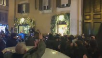Roma, scontri tra studenti e polizia davanti alla Camera - Video