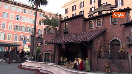 Il presepe "pinelliano" allestito in piazza di Spagna, a Roma
