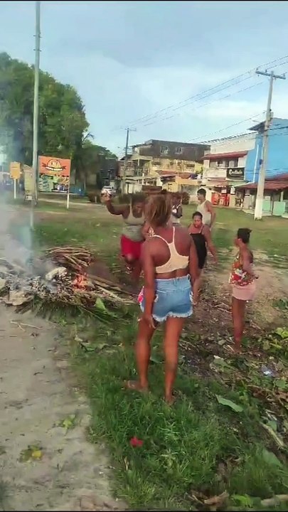 Moradores de Vera Cruz protestam por falta de energia elétrica