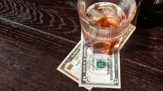 How Much Should You Tip At A Bar?