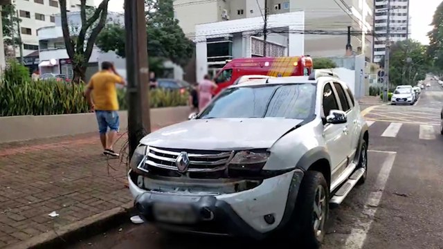 Astra e Duster se envolvem em acidente na esquina das ruas Mato Grosso e Vicente Machado