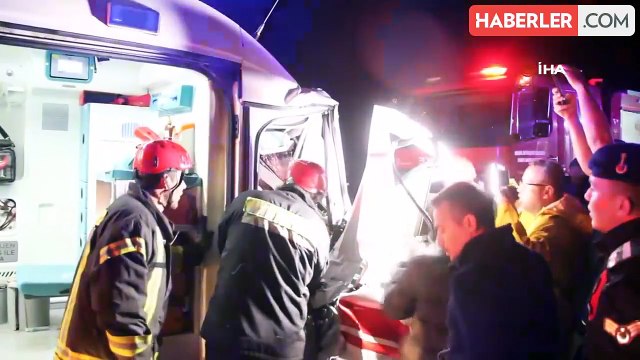 Manisa'da Ambulans ve Kamyonun Karıştığı Kaza: 4 Sağlık Personeli Yaralandı