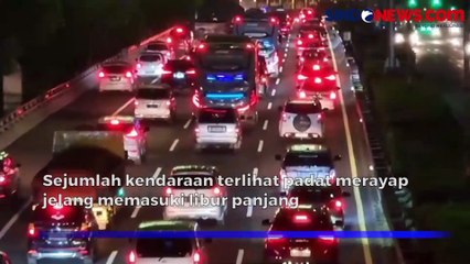 Ratusan Ribu Kendaraan Tinggalkan DKI Jakarta, Tol Cawang Padat Merayap