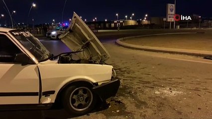 Otomobiller kavşakta çarpıştı: 5 yaralı