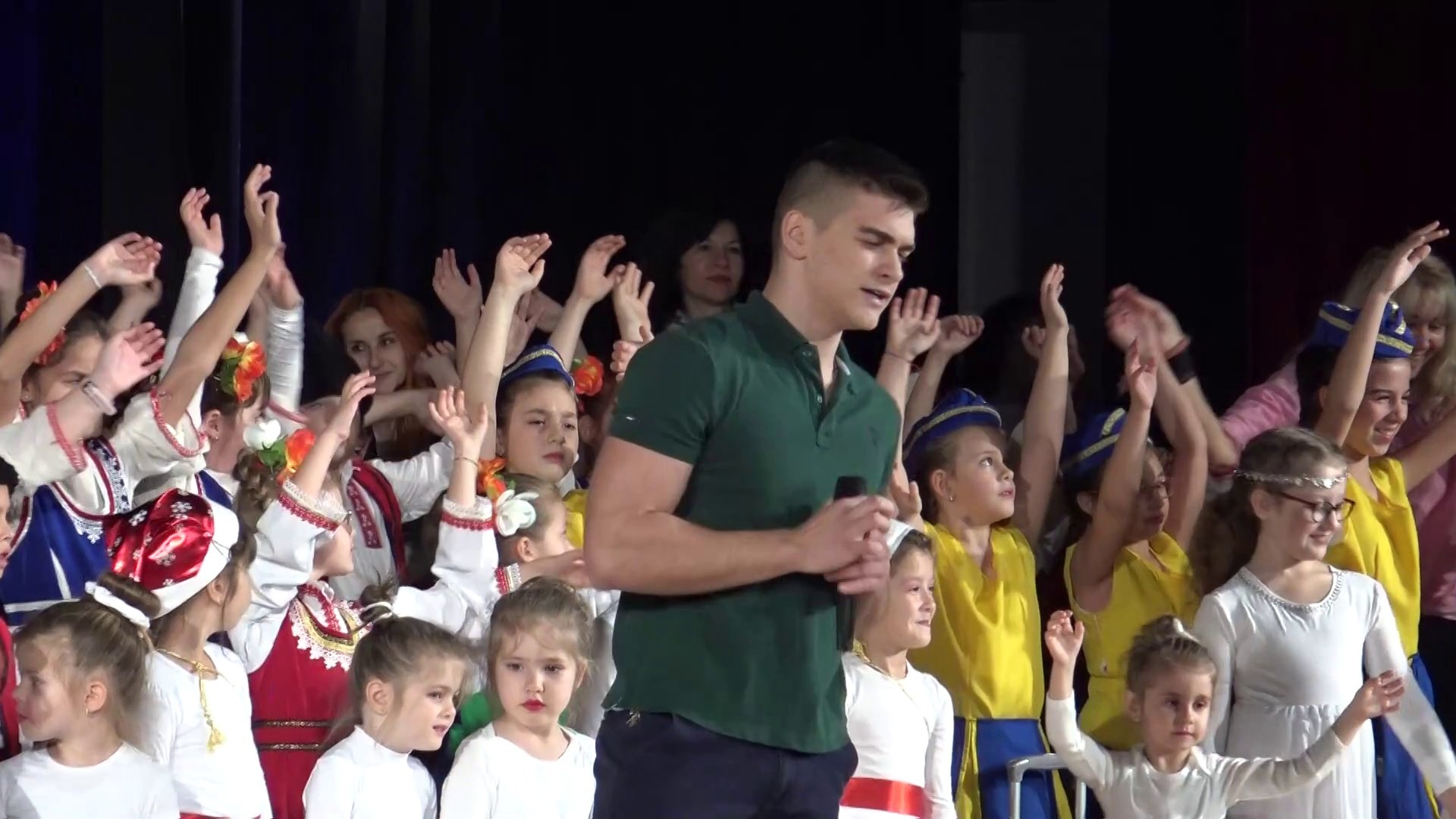 ⁣Коледна песен на концерт в Любимец