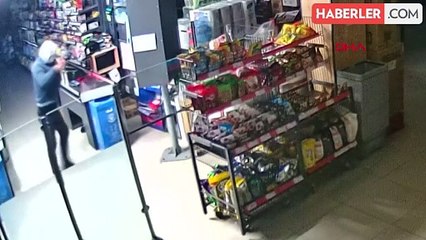 Elinde çekiçle zincir marketlere dadanan hırsız yakayı ele verdi! Çaldıklarını güya satmış