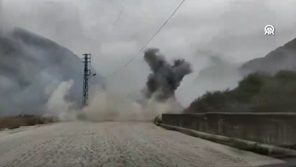 Sınırdaki gazeteciler saldırıdan son anda kurtuldu