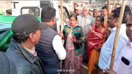 महापौर ने सड़क पर झाड़ू लगाकर दिया स्वच्छता का संदेश