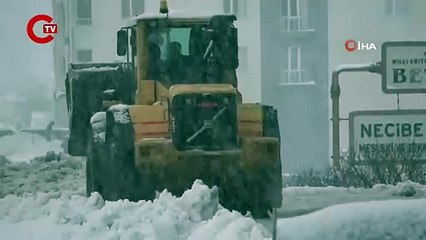 Bitlis'te kar yağışı: 20 köy yolu ulaşıma kapandı