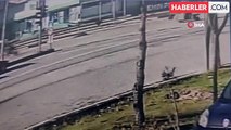 Sakarya'da motosiklet kazası güvenlik kamerasına yansıdı