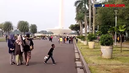 Jelang Liburan Nataru, Pengunjung Mulai Padati Monas untuk Berwisata