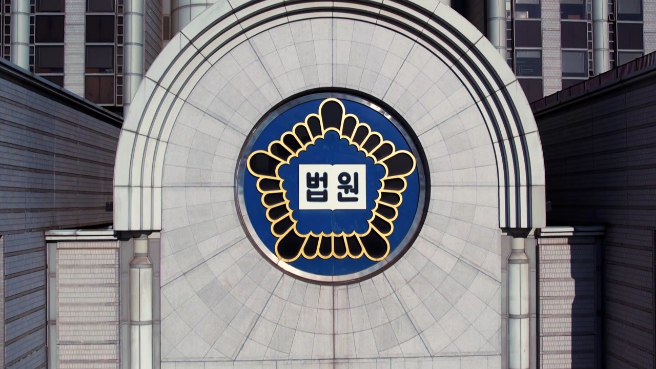 "일 미뤄 화난다"...점장이 마시던 커피에 락스 넣은 직원 집행유예 / YTN